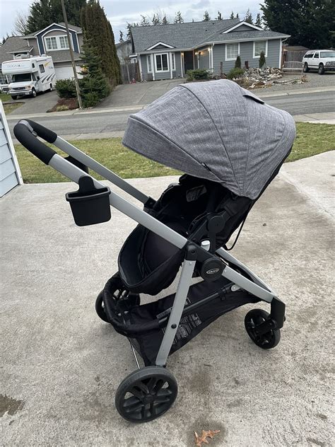 stroller that converts to bassinet.